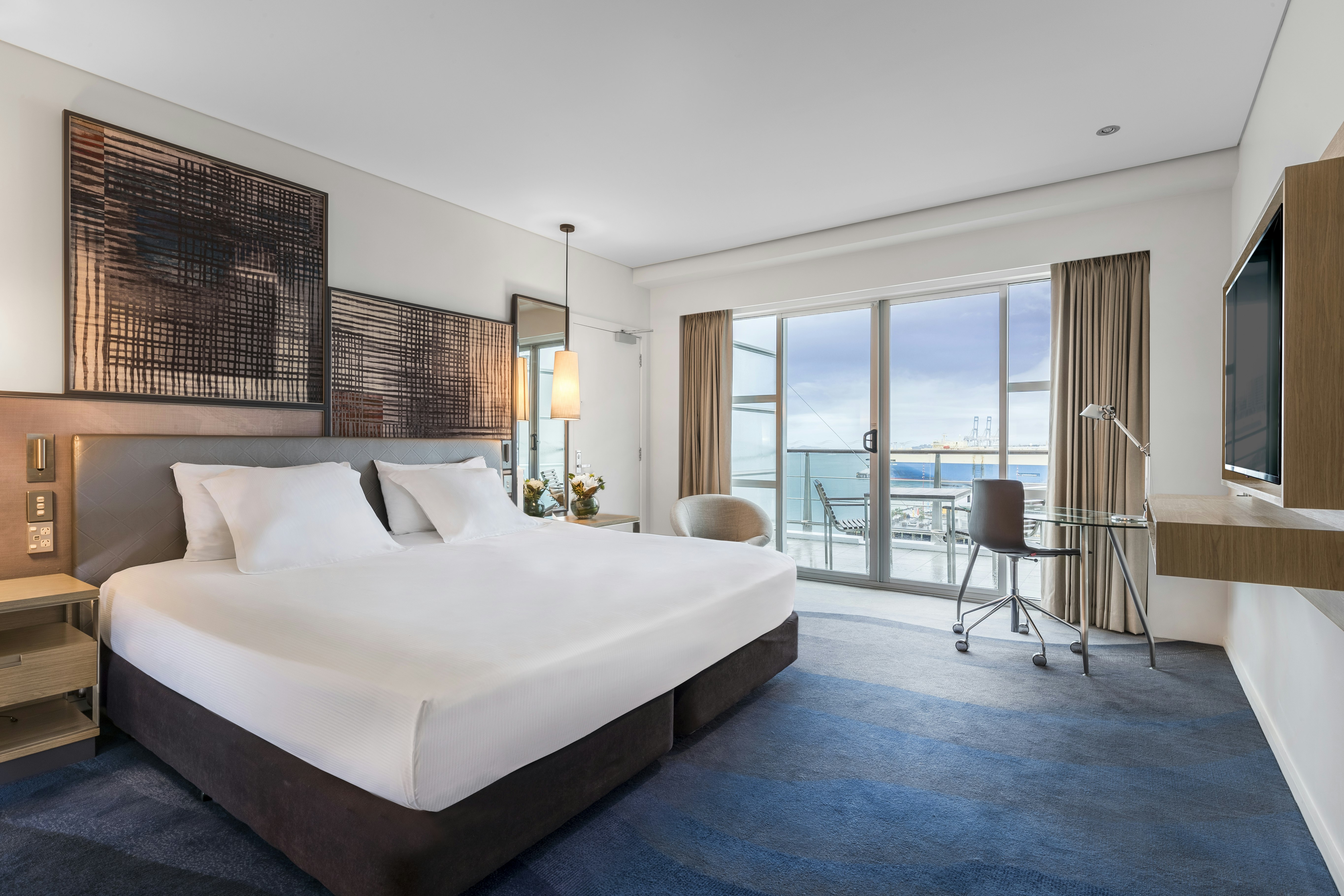 Hilton Auckland 12/78