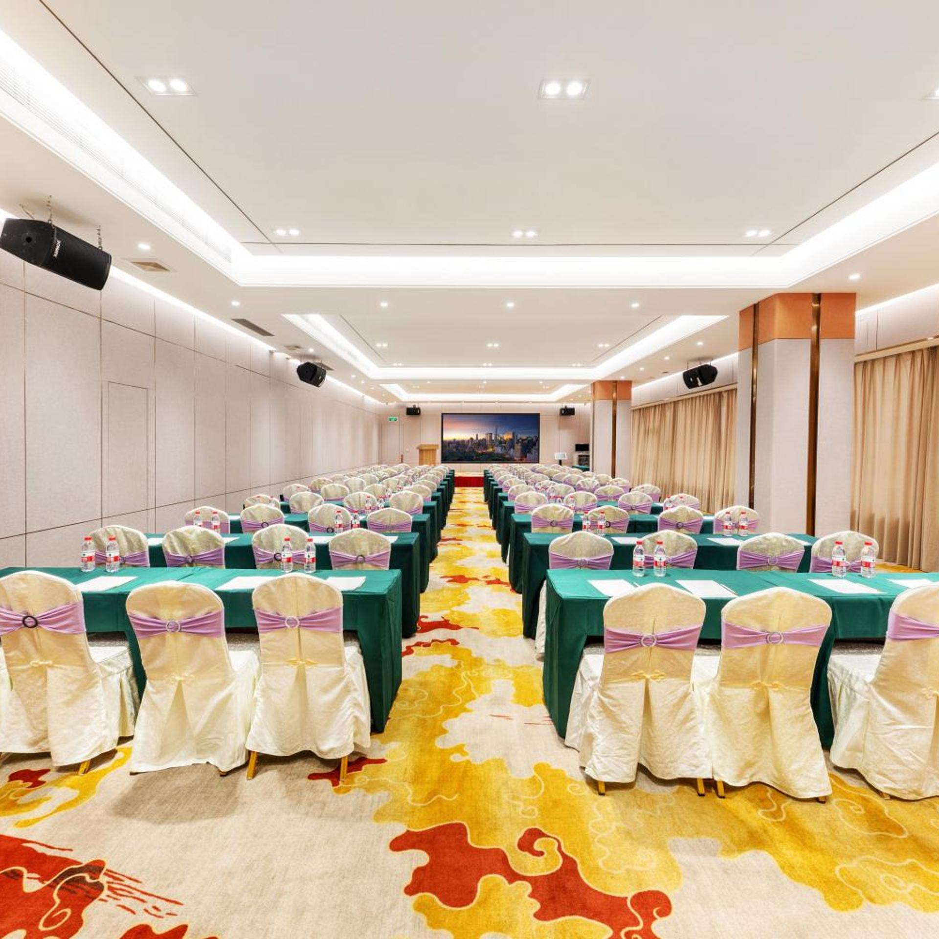 Qian Hai Holiday Hotel 59/68