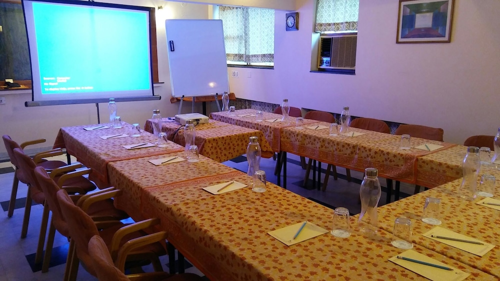 Hotel Arya Niwas 34/47