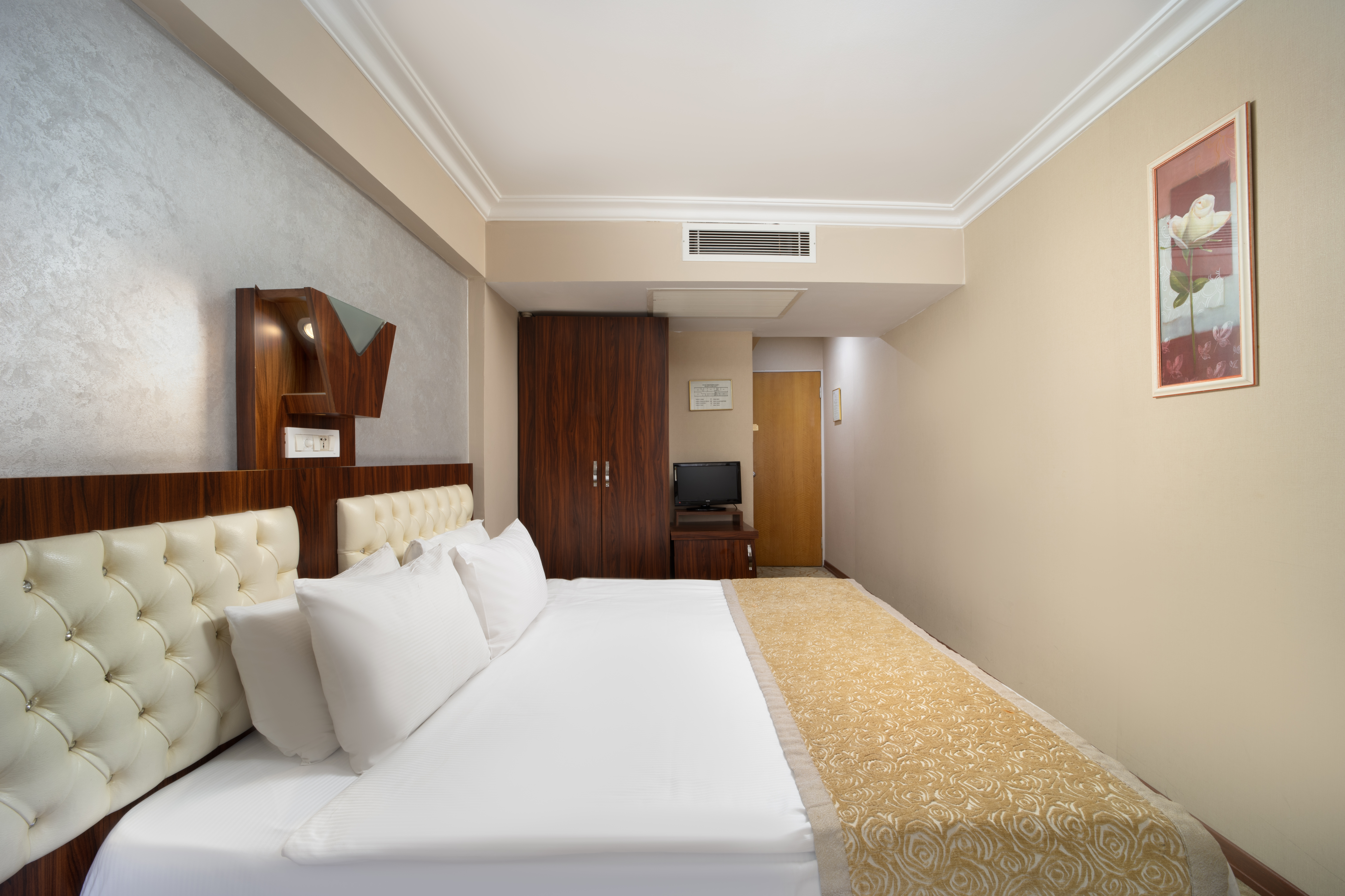 غرفة قياسية ثلاثية