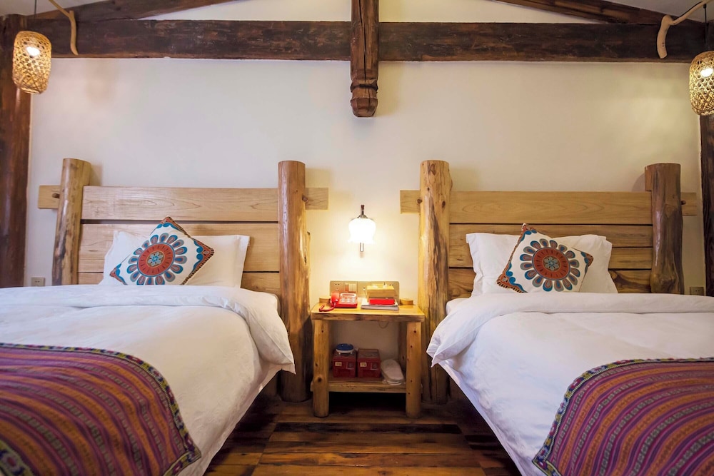 Xiangxi Dreamweaver Inn 11/50