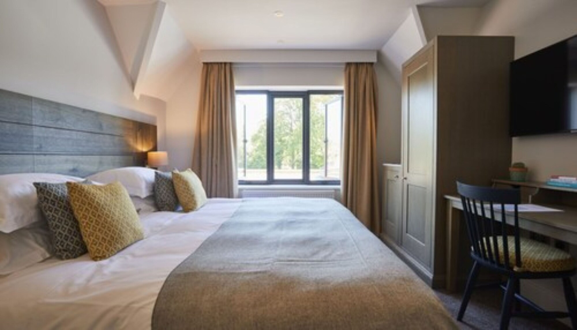 Comfy, Double Bed, Riverside