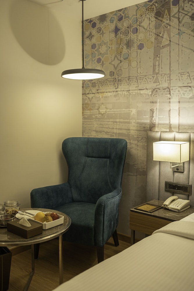 Golden Tulip Bhopal 33/50