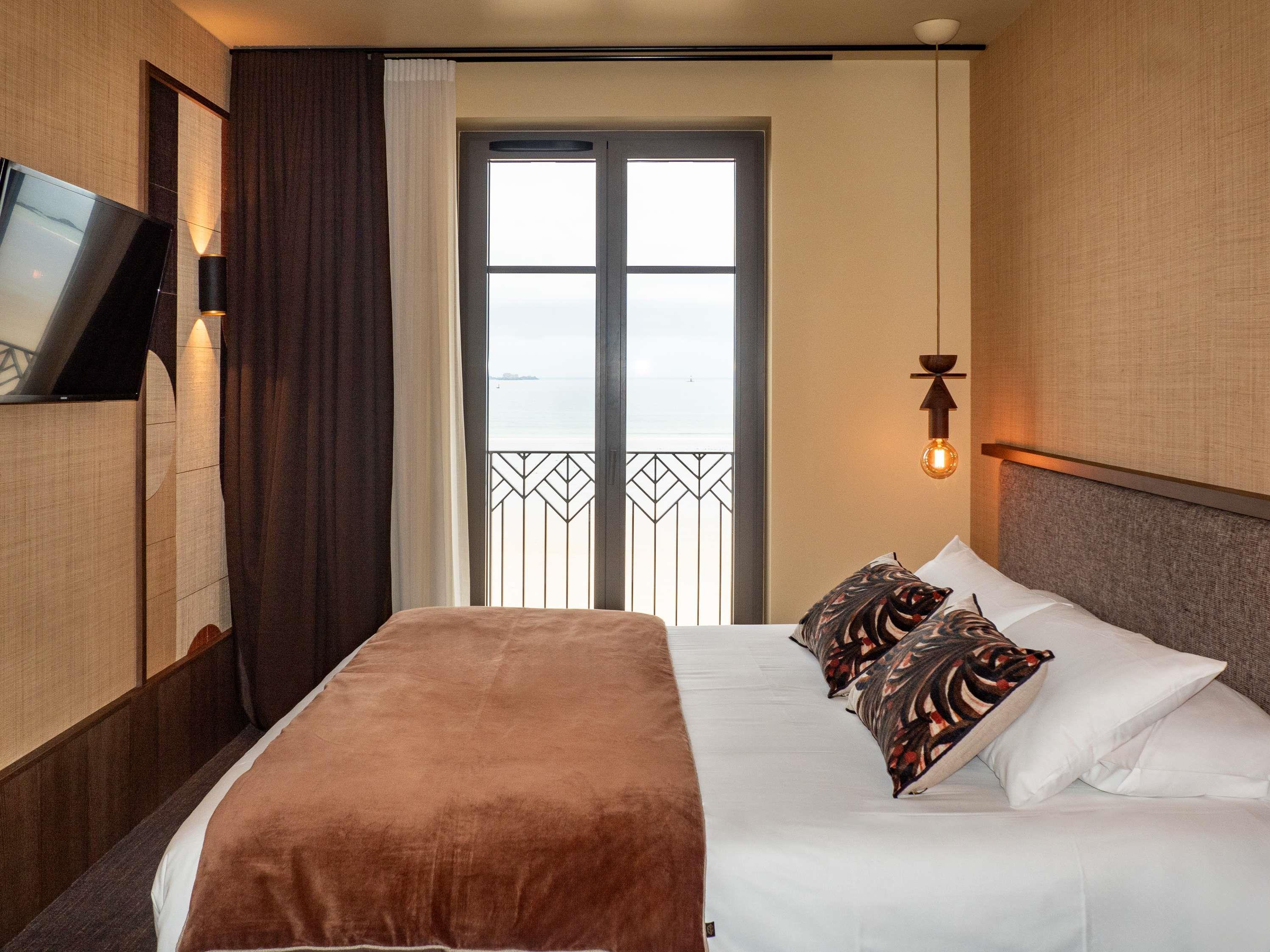 SUITE, SINGLE, DOUBLE BED, SEA VIEW, SOFA