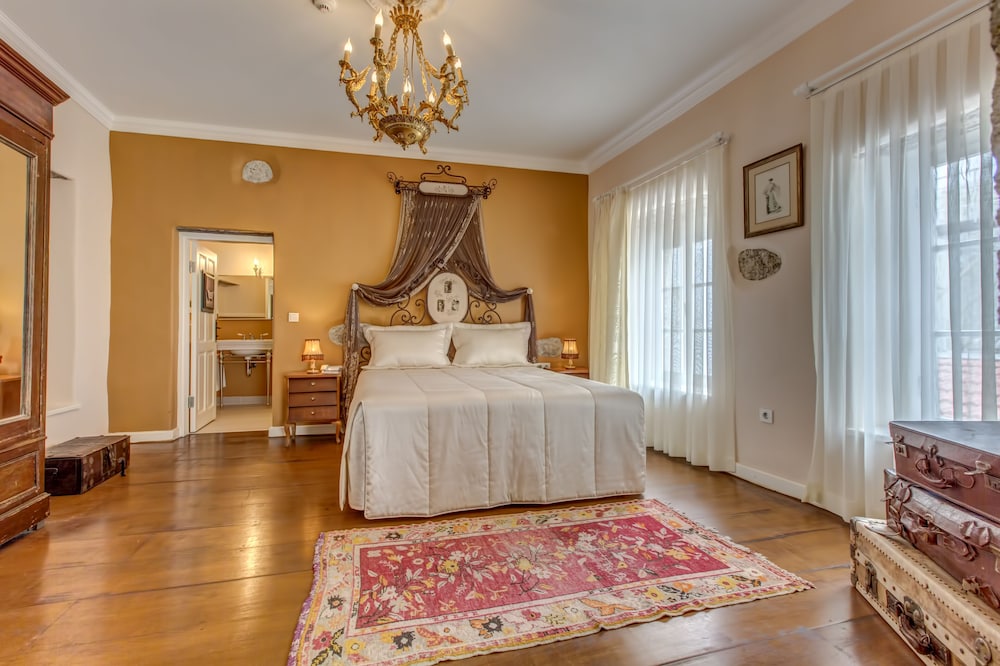 ERENDIRA HOTEL 16/75