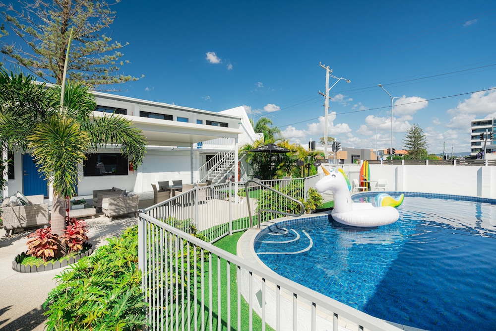 Montego Mermaid Beach Motel 63/69