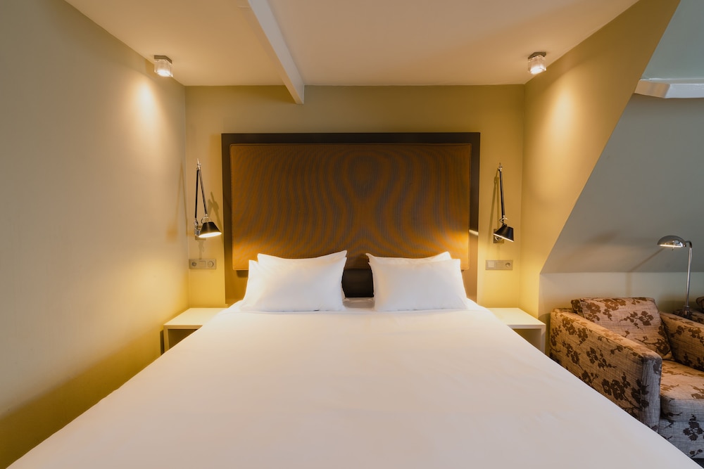 JUNIOR SUITE, KING BED