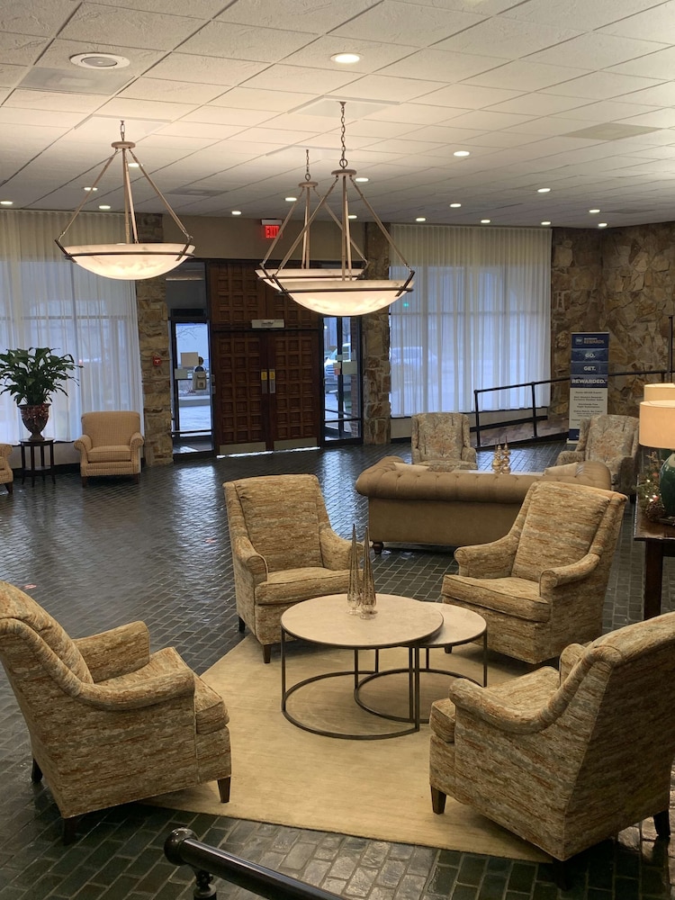 Best Western Plus Wooster Hotel & Conference Center 37/48