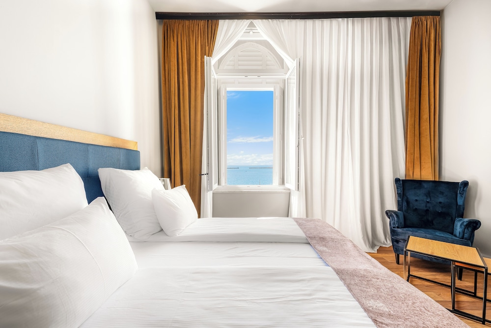 Hotel Dua Residence 5/50