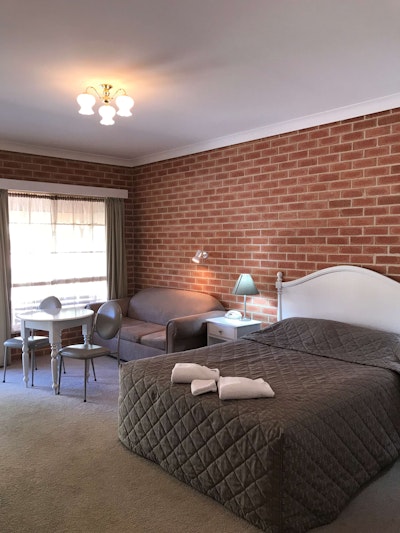 Country Gardens Motor Inn 23/33