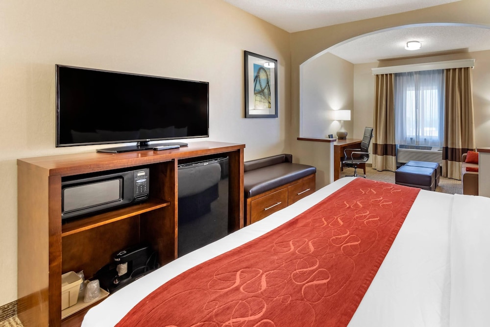 جناح استوديو بسرير كينج مع أريكة، Comfort Suites Near Six Flags Magic Mountain 8/10