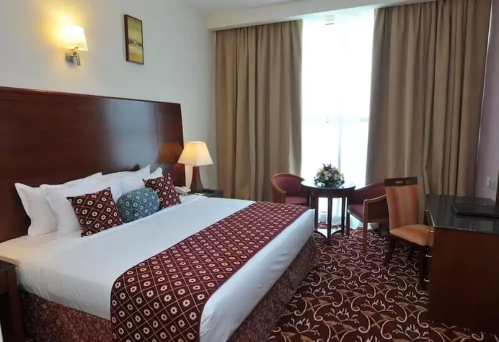 EXECUTIVE, SUITE