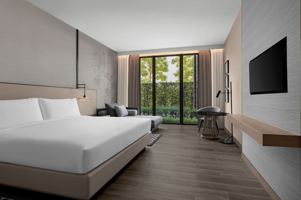 غرفة سوبيريور بسرير كينج، Courtyard by Marriott Bangkok Suvarnabhumi Airport 2/8
