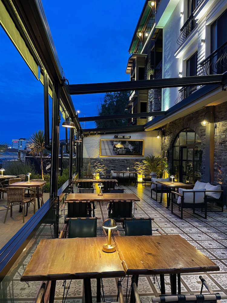 8 Rooms Boutique Hotel 42/50