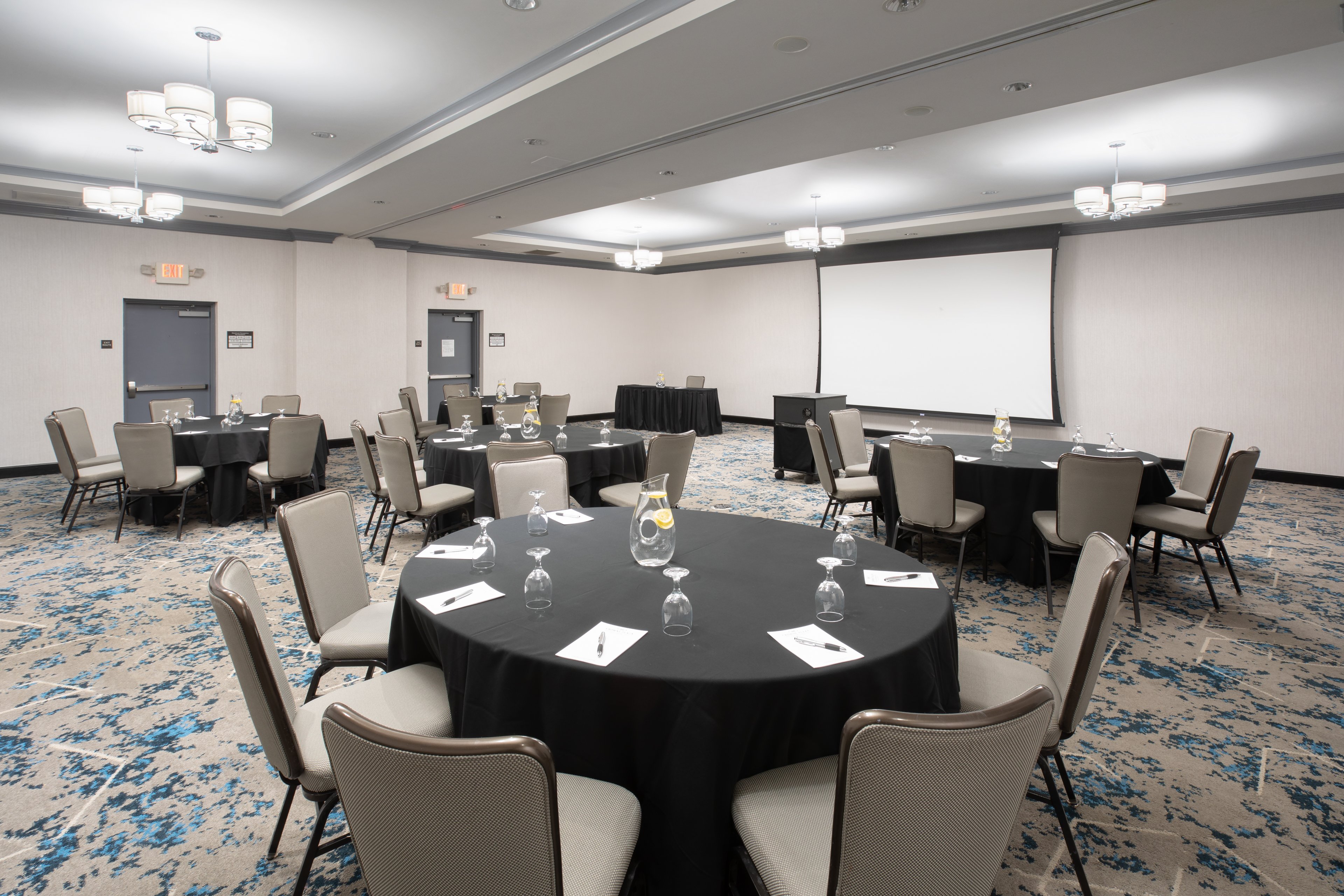 Crowne Plaza Costa Mesa Orange County 55/64