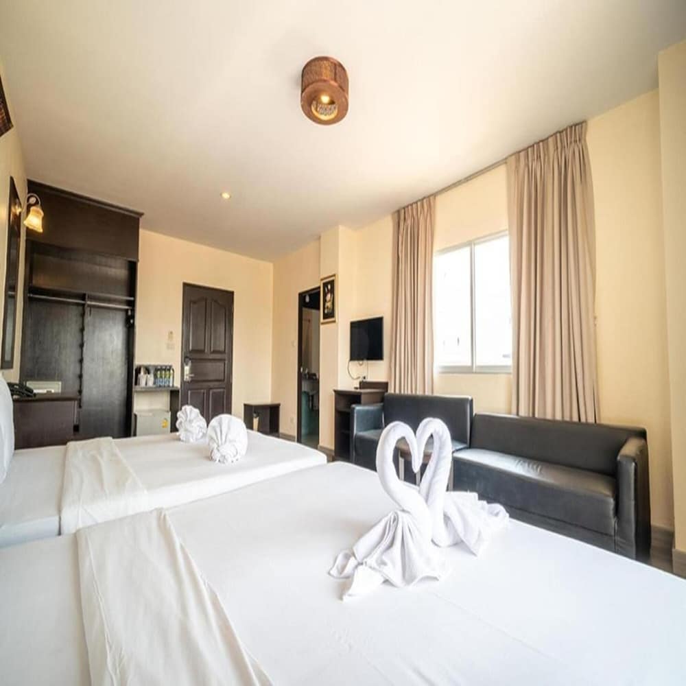 Sunday JA Plus Hotel 30/65