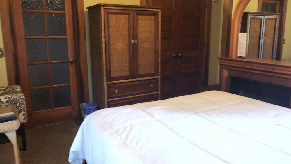 Pacific Grove Inn 49/79