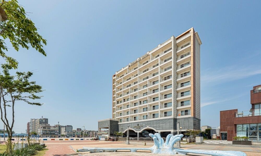 Mud Beach Hotel 7/57
