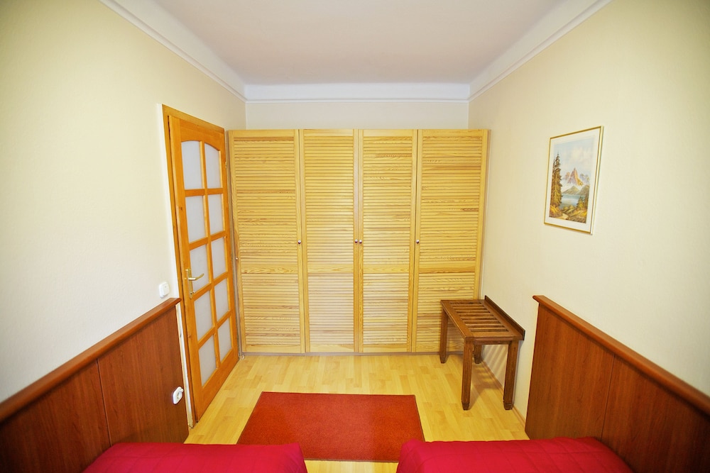 Gold Hotel Budapest 48/68
