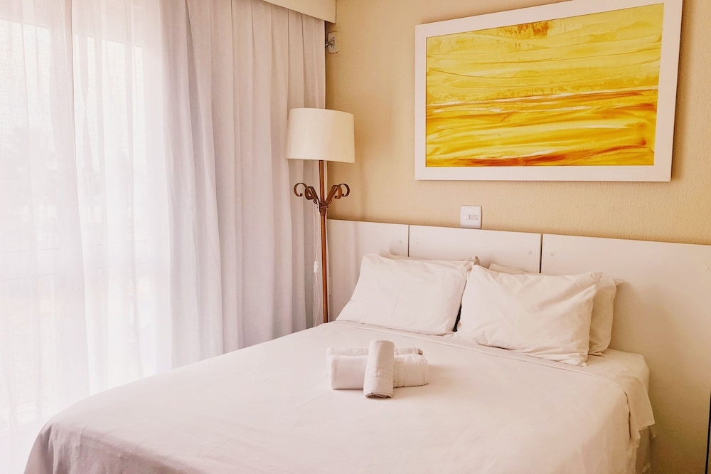 STANDARD, DOUBLE BED, PARTIAL SEA VIEW, BALCONY