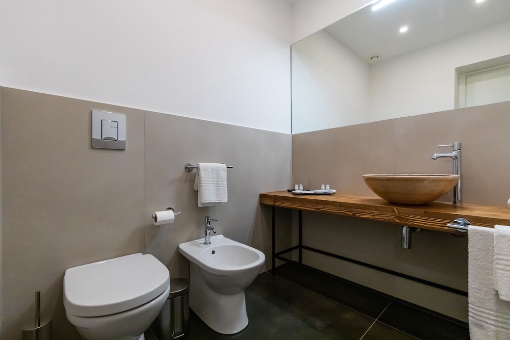 Santa Chiara Inn 41/46