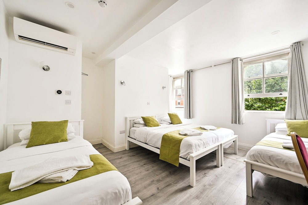 ROOM, QUADRUPLE, PRIVATE BATHROOM