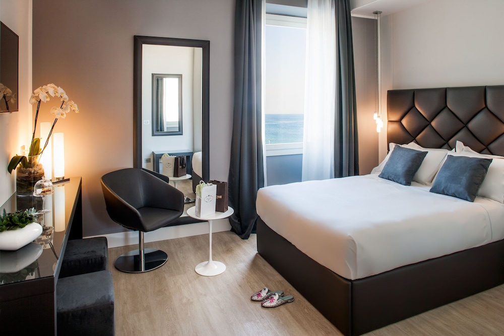 DELUXE, LARGE SINGLE BED