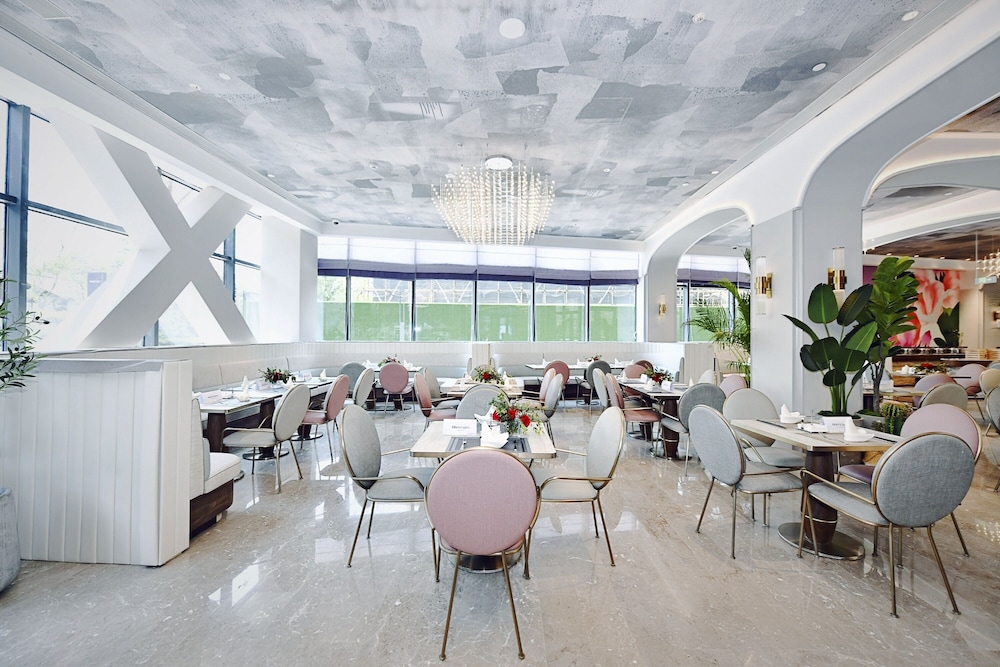 Mercure Xichang Qionghai Wetland 25/32
