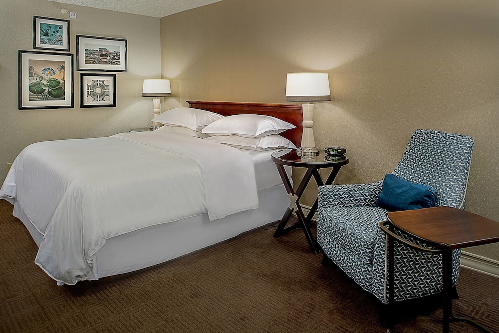 Sheraton Westport Lakeside Chalet 20/39
