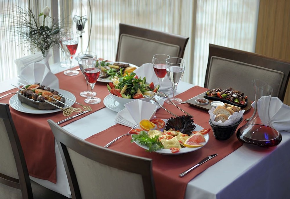 Rhiss Hotel Bostanci 52/64