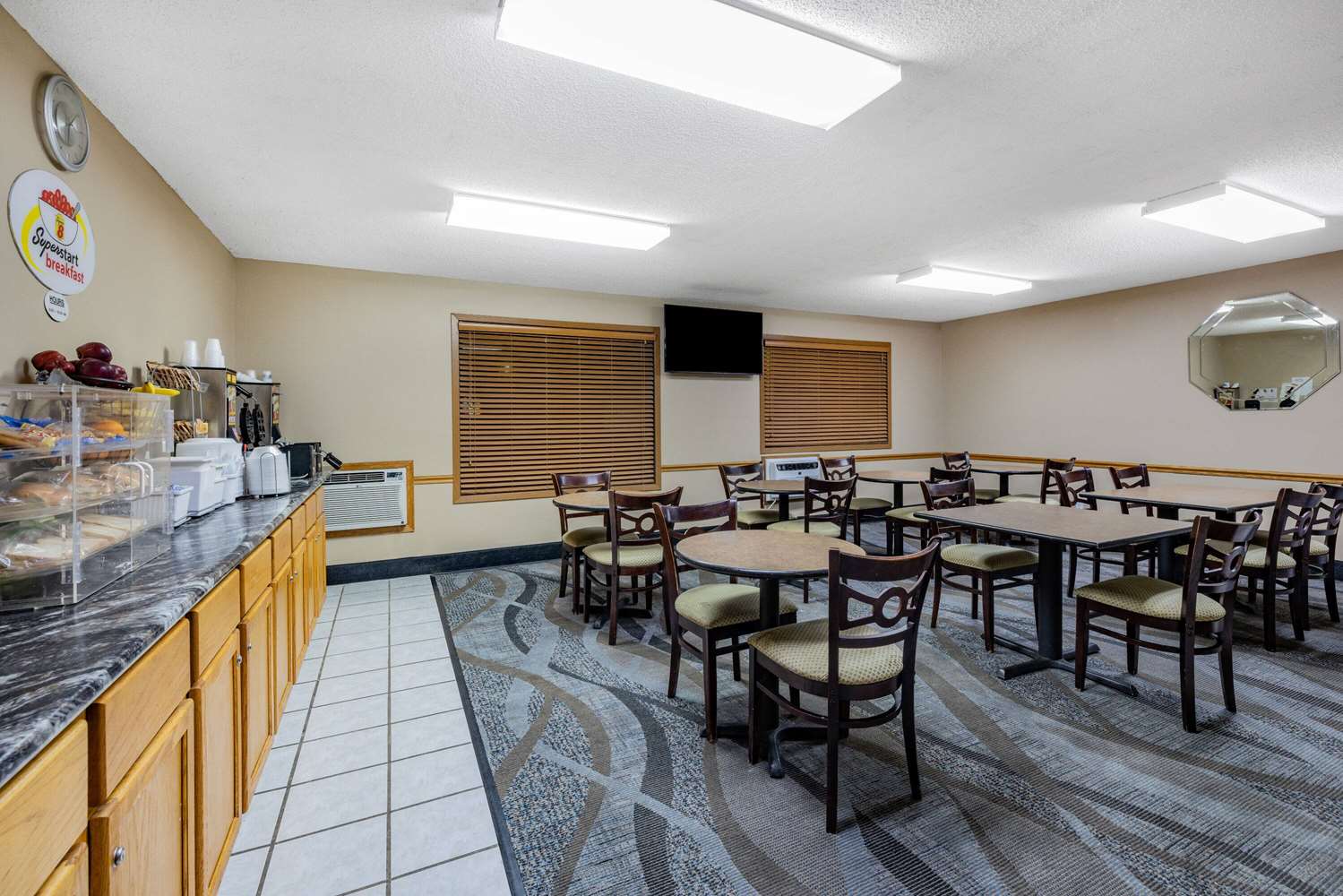Super 8 by Wyndham Valentine NE 45/63