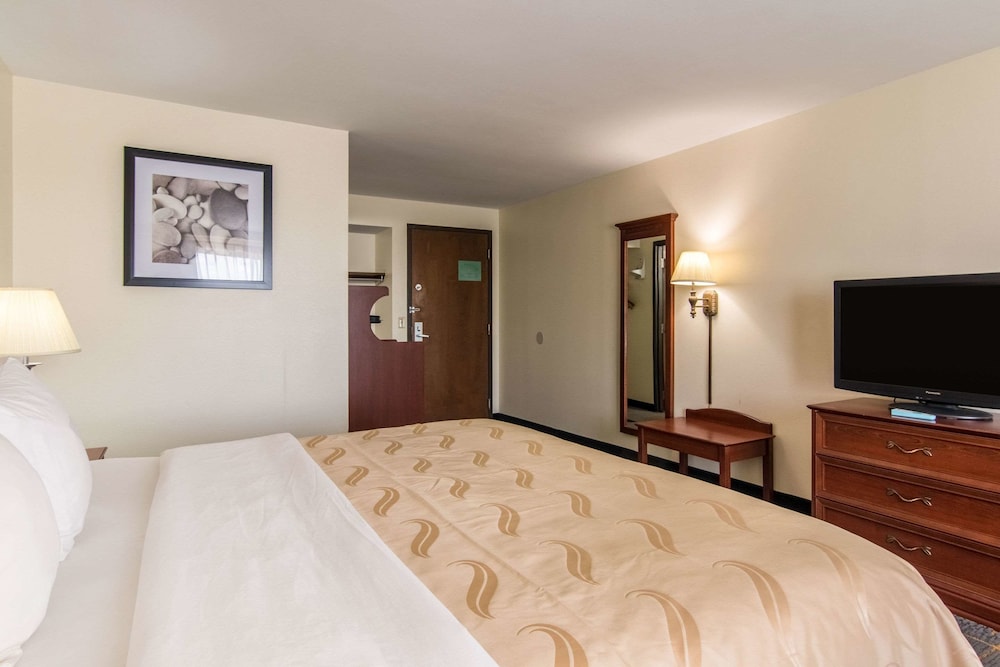 Quality Inn Foristell, MO 8/48