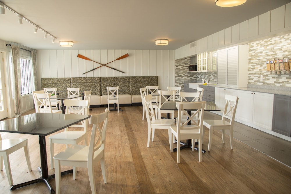 Harbor Town Inn, BW Signature Collection 45/59