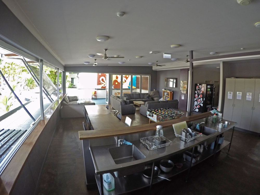 Global Backpackers - Port Douglas 8/29
