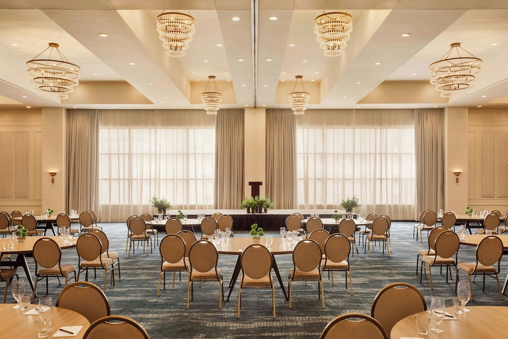 Hutton Hotel Nashville 40/48