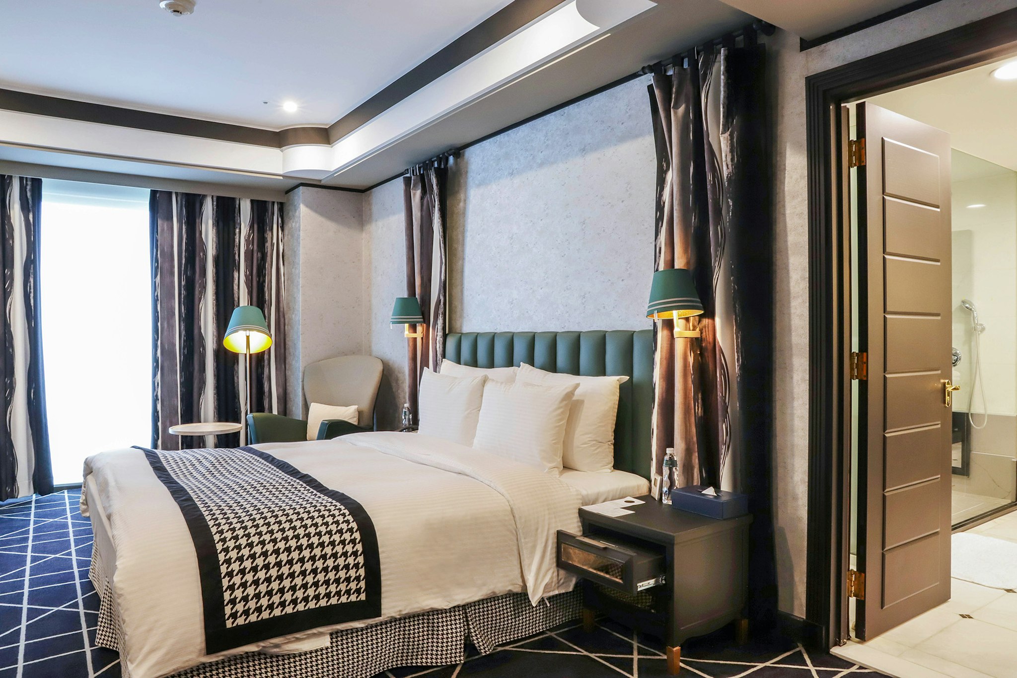 GRAND VICTORIA HOTEL 36/73