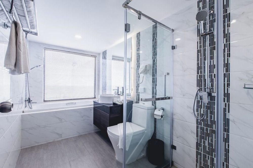 Premium, Triple, Queen Bed, Bathtub, Golden Jomtien Beach Hotel 7/7