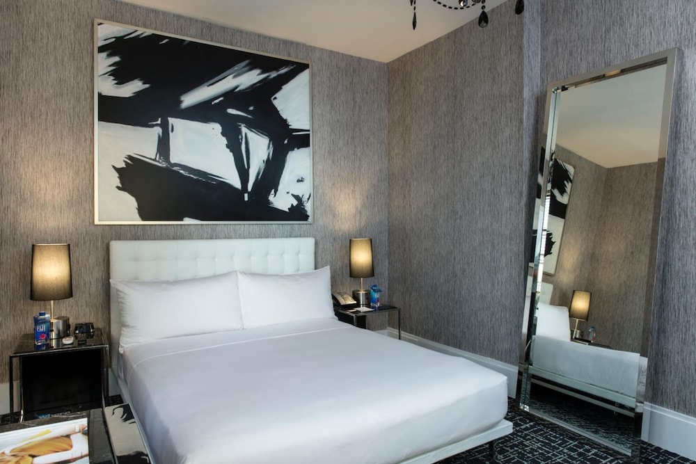 The Square Hotel 19/50