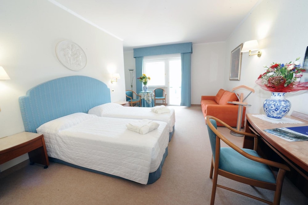Hotel Excelsior Bay 19/50