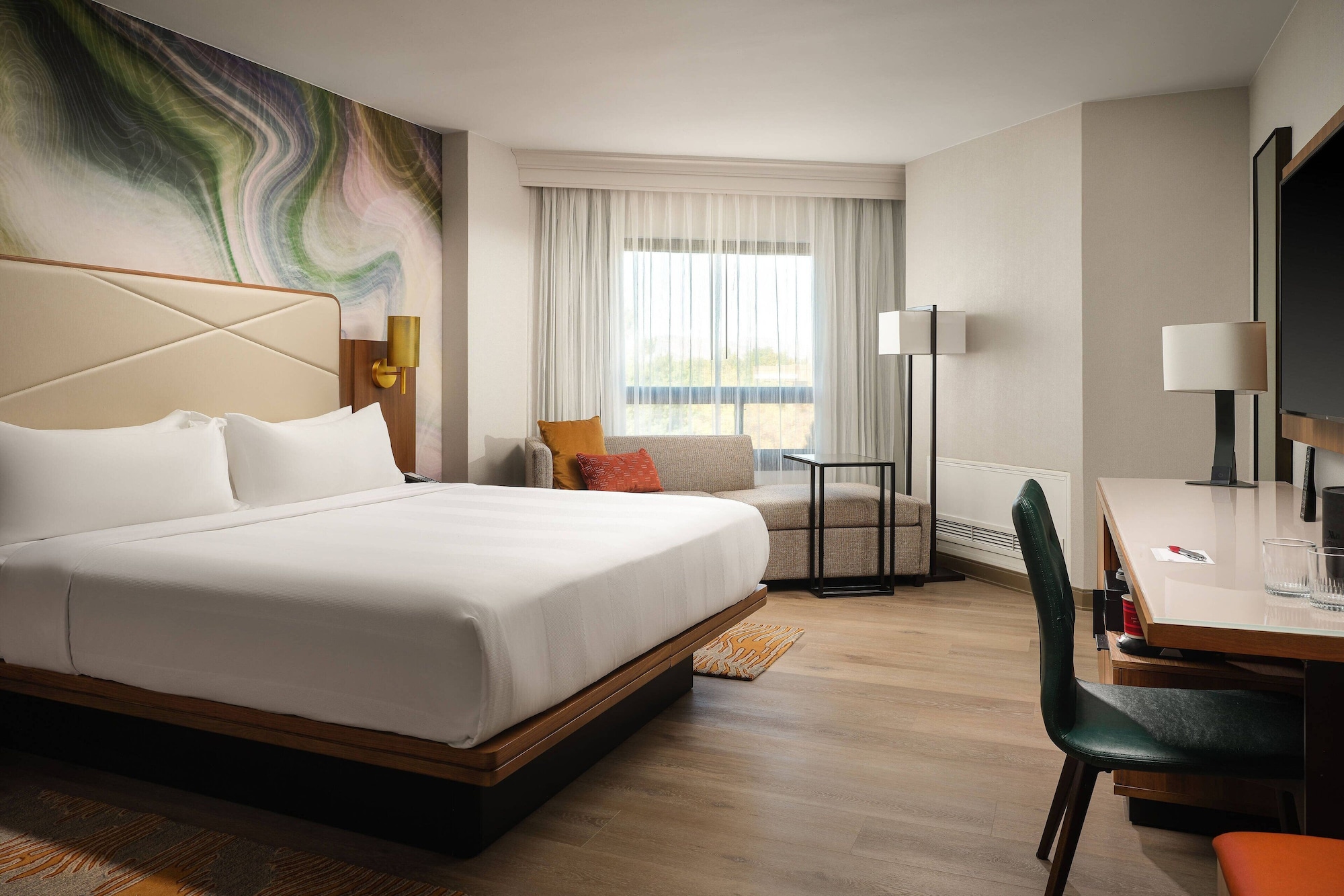 غرفة بسرير كينج مع أريكة، Fort Collins Marriott 2/10