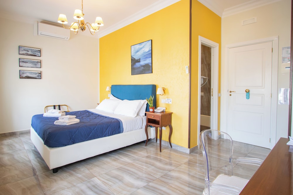 غرفة سوبيريور بسرير مزدوج، Ostello Bello Napoli 6/9