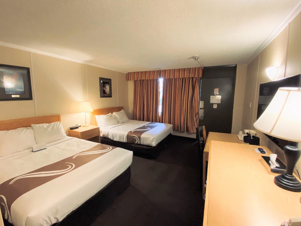 Quality Inn and Suites Niagara Falls ON 10/30