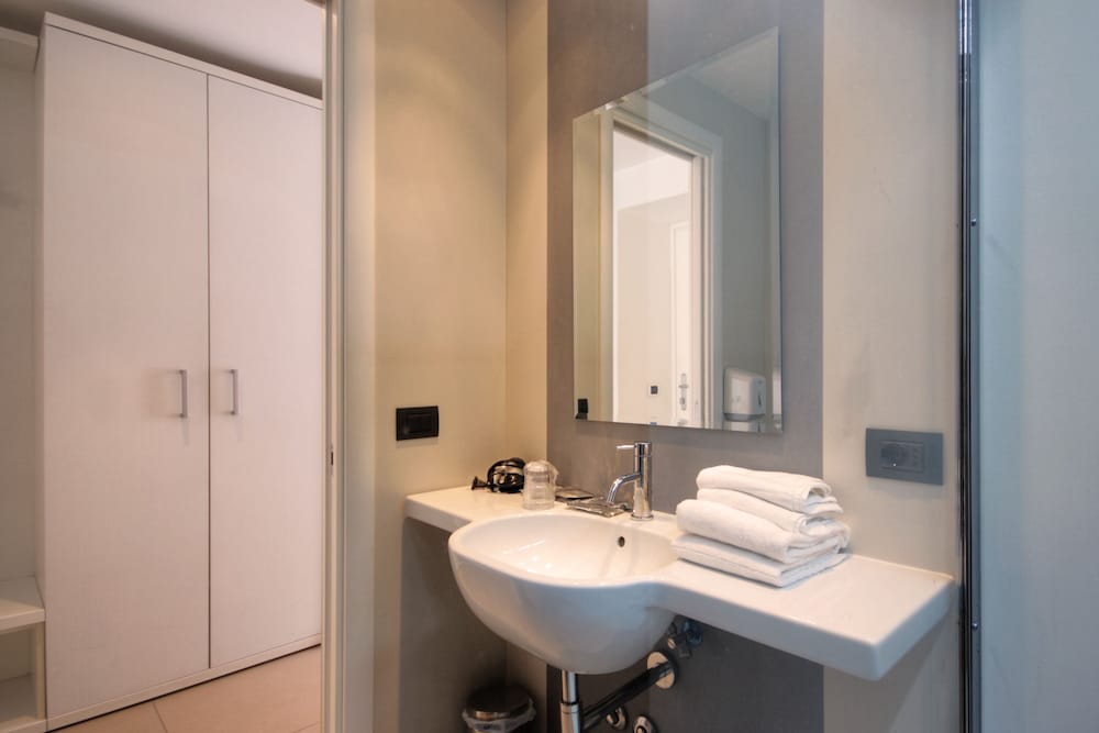 Manin Suites 18/51