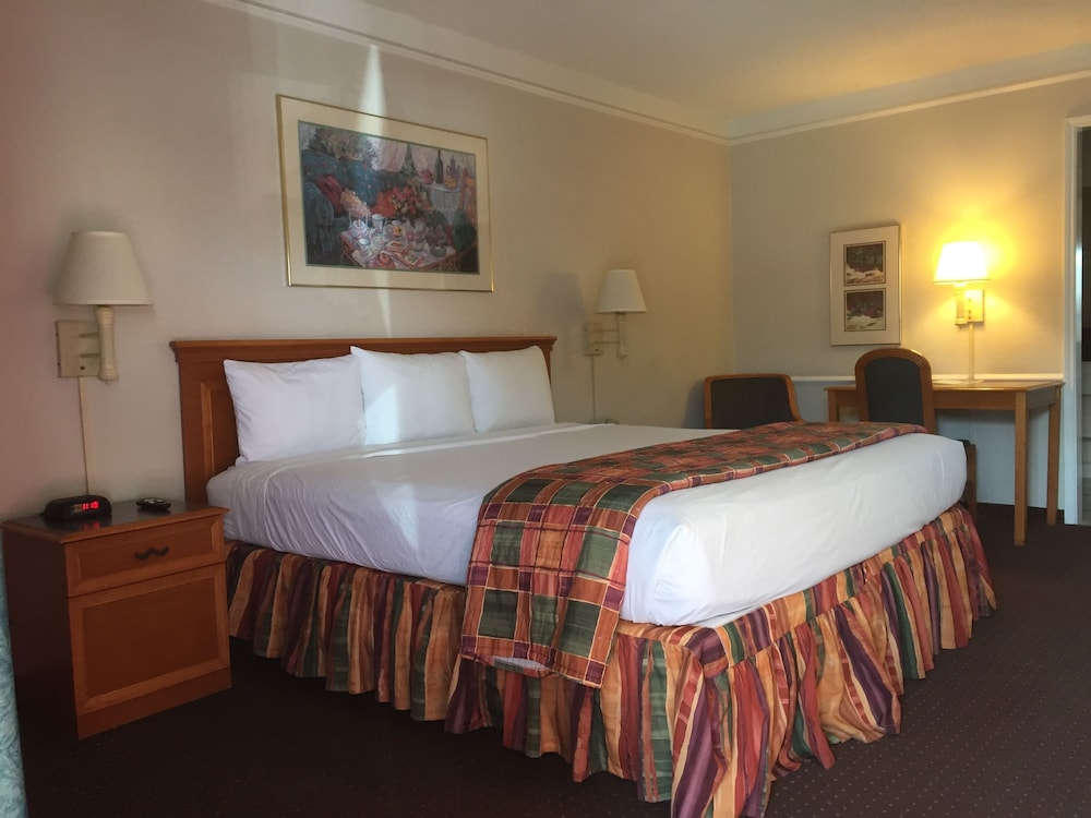 Days Inn by Wyndham Tucson City Center 12/23