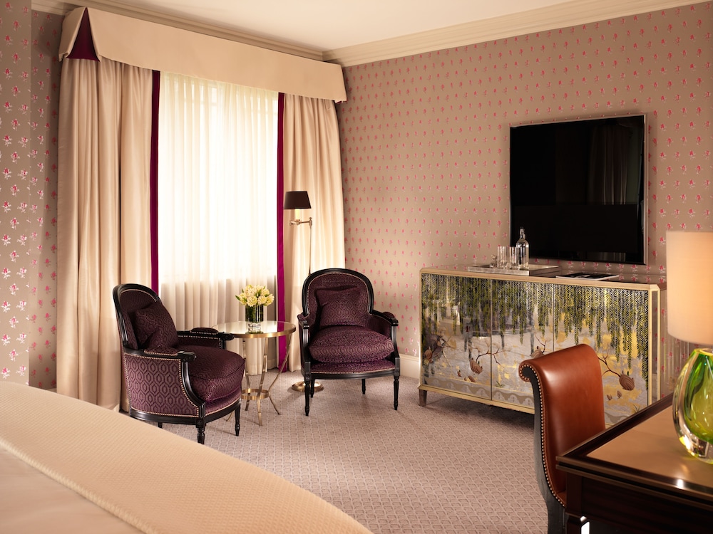 The Dorchester Hotel 40/48