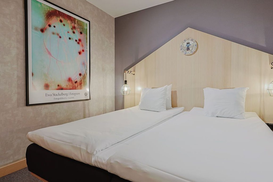 Hotel With Urban Deli 8/39
