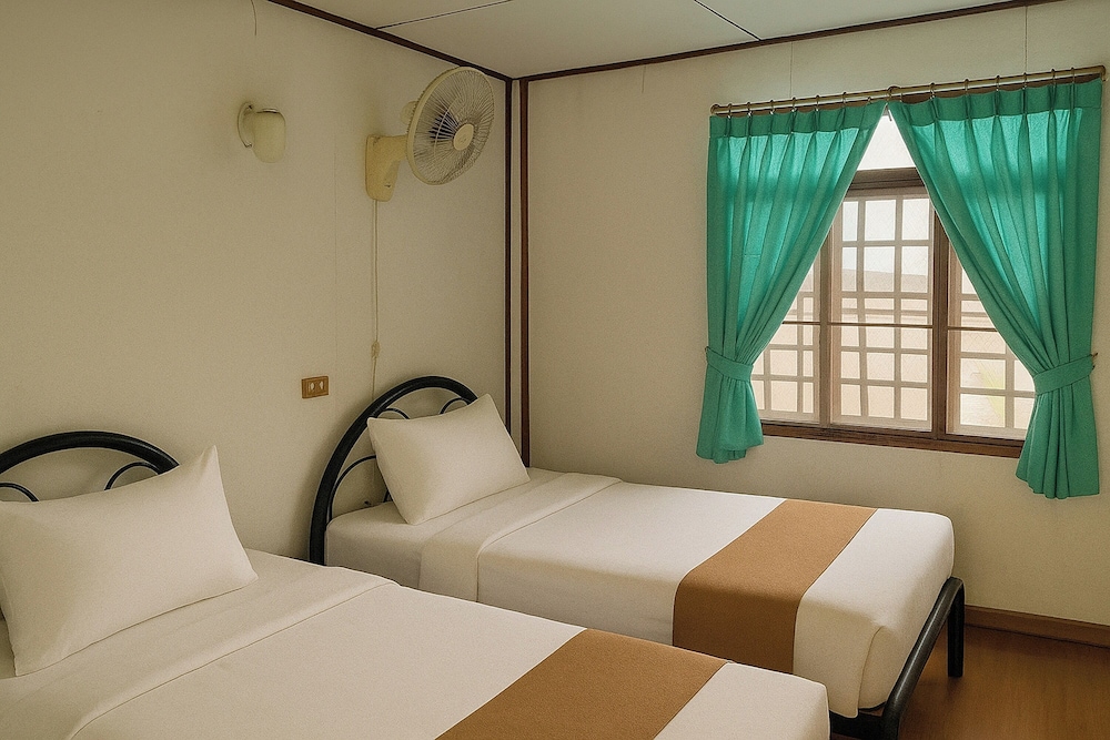 Bungalow, Twin Beds, with Fan 3/4