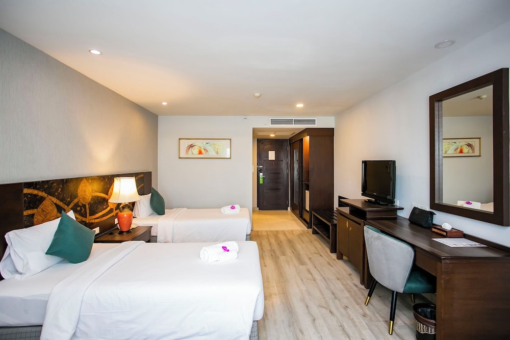 Empress Pattaya Hotel 7/50