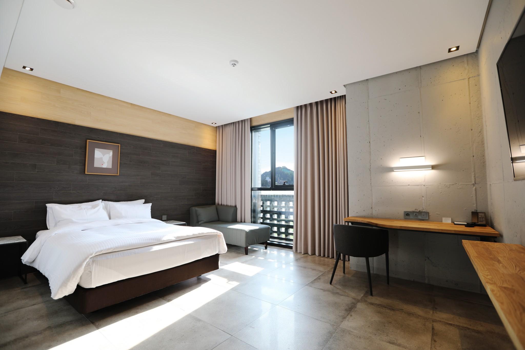 Hollywood, Deluxe, Queen or Double Bed