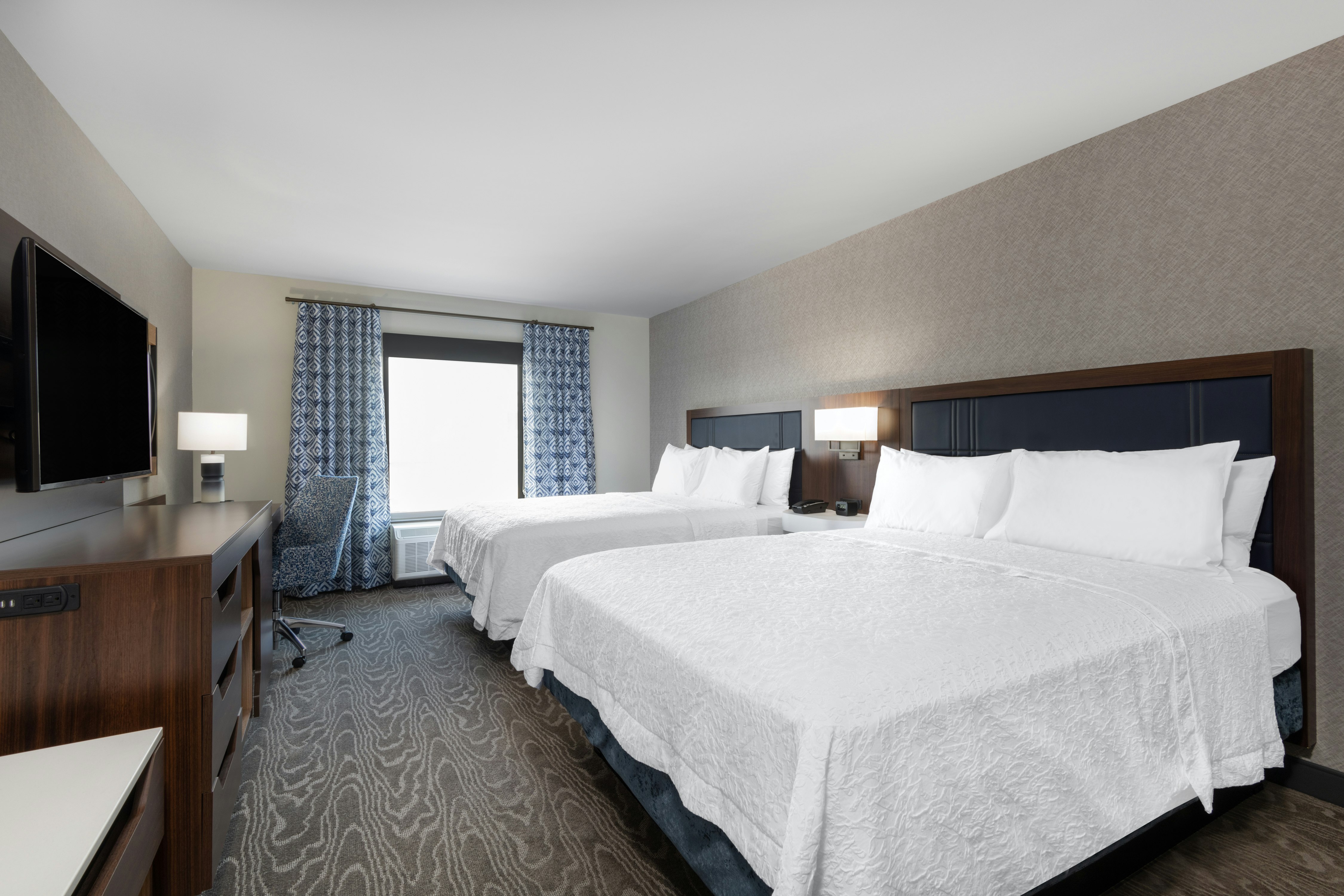 Hampton Inn and Suites Fort Wayne Downtown 16/53